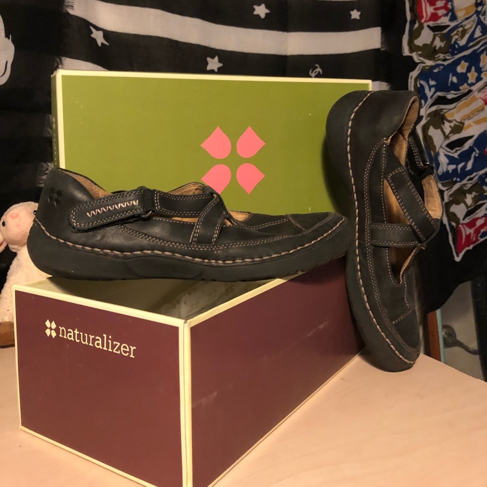 Naturalized walking shoe